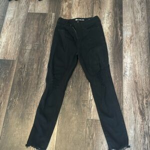 A2 black jeans with rips at the knees ankle skinny size 7